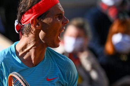 Nadal celebra un punto durante el partido contra Schwartzman, este viernes en París.