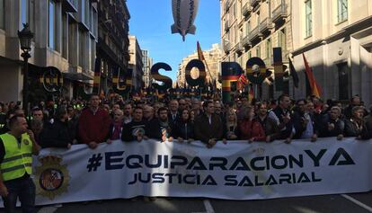 Els l&iacute;ders de Ciutadans i el PP, a la cap&ccedil;alera de la protesta.