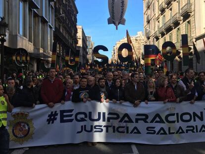 Els l&iacute;ders de Ciutadans i el PP, a la cap&ccedil;alera de la protesta.