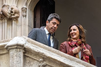 El presidente de la Generalitat, Carlos Mazón, y la alcaldesa de Valencia durante el acto celebrado en el Palau de la Generalitat el pasado mes de marzo. 