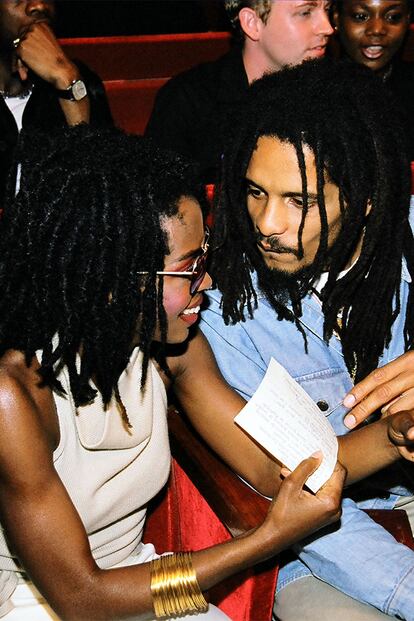 Lauryn Hill y Rohan Marley

La rapera y el empresario y jugador de fútbol americano (hijo de Bob Marley) –que rompieron definitivamente en 2011– llevaban el mismo peinado y longitud a finales de los 90.