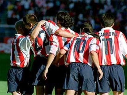 Futbolistas del Atlético de Madrid. PLANO MEDIO - ESCENA