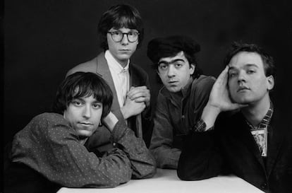 R.E.M. a mediados de los ochenta. De izquierda a derecha: Peter Buck, Mike Mills, Bill Berry y Michael Stipe.