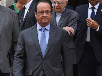 El presidente franc&eacute;s, Fran&ccedil;ois Hollande, tras su visita a la iglesia de San Luis de los Franceses en Roma.