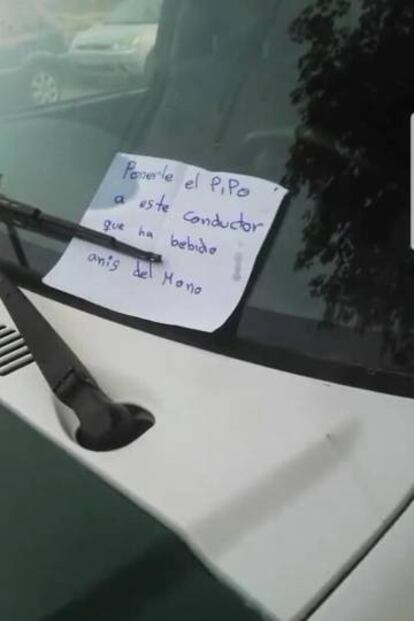 La nota que dejaron los vecinos al Guardia Civil ebrio de Cádiz.