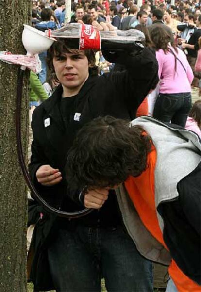 Jóvenes en el campus de Valladolid.