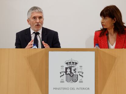 El ministro del Interior, Fernando Grande-Marlaska, y la ministra de Igualdad, Ana Redondo, durante la rueda de prensa de este jueves.