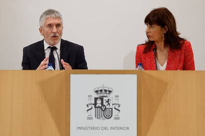 El ministro del Interior, Fernando Grande-Marlaska, y la ministra de Igualdad, Ana Redondo, durante la rueda de prensa de este jueves.