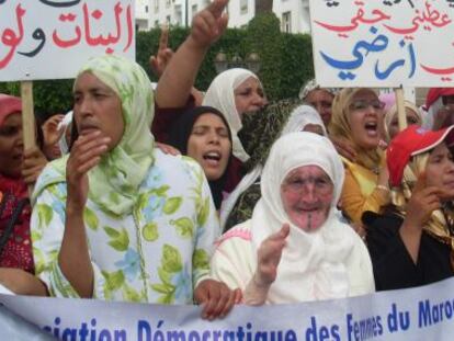 Manifestación de protesta de las 'soulaliyates' en Rabat en julio de 2009.