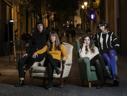 De izquierda a derecha. Alicia, Sonsoles, Ágata y Paula de Las Odio, en Malasaña, Madrid.