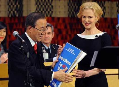 Nicole Kidman, con Ban Ki-moon ayer en Nueva York.