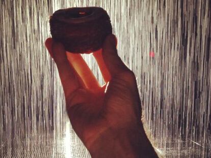 Foto de un cronut en la Rain Room del MoMA, en Nueva York, colgada por Dominique Ansel en su cuenta de Twitter.