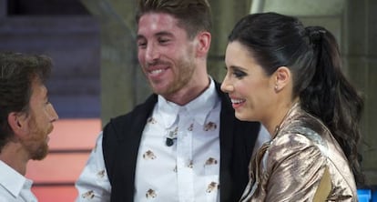 Sergio Ramos y Pilar Rubio, con Pablo Motos.