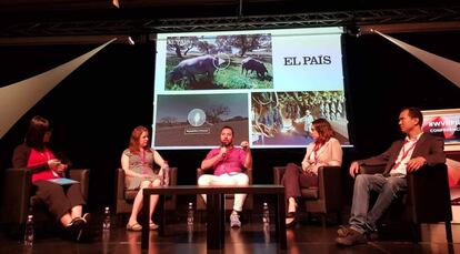 El periodista de EL PAÍS Pablo León, en el centro, participa en el Global Forum VR. 