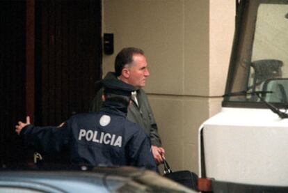 El abogado Pablo Vioque, conducido por la policía a la Audiencia Nacional en 2003.