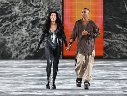 Cher y el diseñador Olivier Rousteing.
