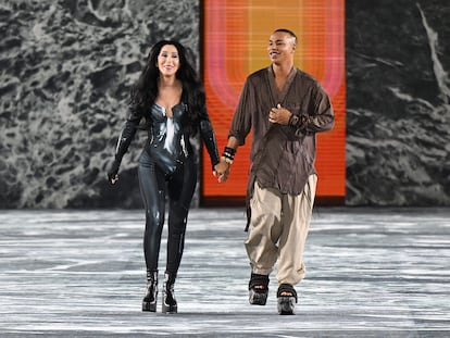 Cher y el diseñador Olivier Rousteing.