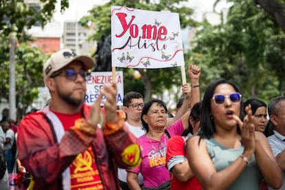 Concentración de apoyo al presidente de Venezuela, Nicolás Maduro, y al alistamiento para hacer frente a un hipotético ataque de Estados Unidos, el viernes en Caracas.