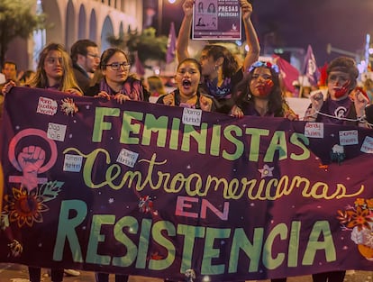 Volcánicas marcha feminista San José