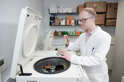 Dr. Stephen Wallace, profesor de Biotecnología Química en la Universidad de Edimburgo.