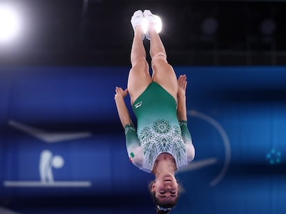 Una de las rutinas de Dafne Navarro, durante la competencia de gimnasia en trampolín, este viernes.