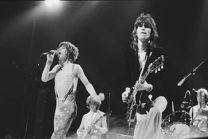 Los Rolling Stones tocando en Rotterdam en 1973: Mick Jagger y Keith Richards en primer término, Mick Taylor (guitarra) y Charlie Watts (batería), al fondo.