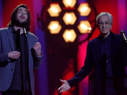 Salvador Sobral y Caetano Veloso, en la gala de Eurovisión.