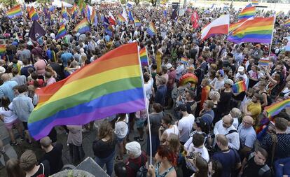 Una manifestación en apoyo a la comunidad LGBTI en Varsovia, Polonia.