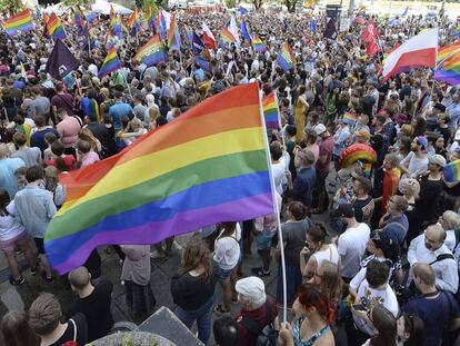Una manifestación en apoyo a la comunidad LGBTI en Varsovia, Polonia.