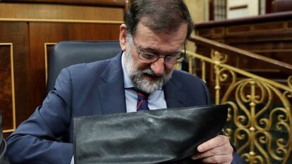 El presidente del Ejecutivo, Mariano Rajoy, al inicio de la sesión de control al Gobierno en el Congreso de los Diputados.