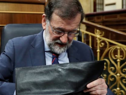 El presidente del Ejecutivo, Mariano Rajoy, al inicio de la sesión de control al Gobierno en el Congreso de los Diputados.