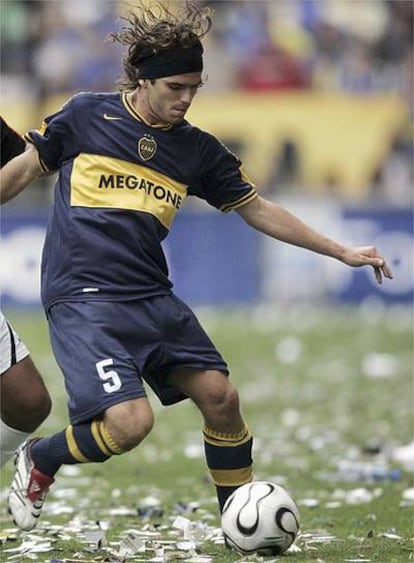 Gago, en un partido con Boca Juniors