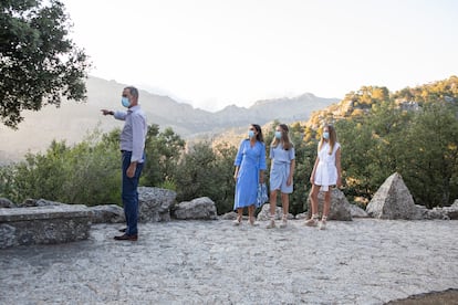 La Familia Real durante su visita a un mirador de la Sierra de Tramuntana, el 4 de agosto de 2021.