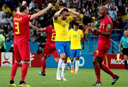 Jugadores de Bélgica celebran el triunfo sobre la selección de Brasil.