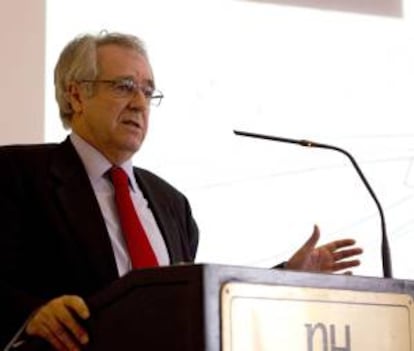 El director del Consejo Empresarial para la Competitividad (CEC), Fernando Casado, durante su intervención el 3 de abril de 2013 en la presentación del informe "España, país de oportunidades" en Amsterdam.