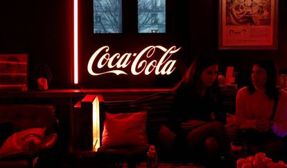 El logo de Coca-Cola, en un evento en París la pasada semana.