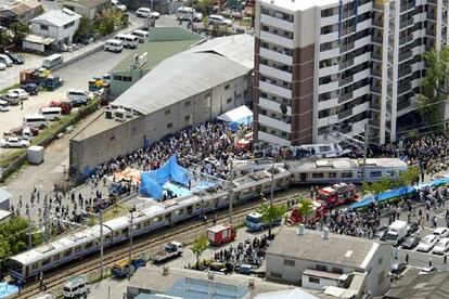 Japón se encuentra conmocionado por la tragedia. Se trata del peor accidente ferroviario en el país en las últimas cuatro décadas.