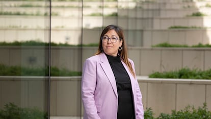 La directora de la oficina de Igualdad de trato de la Generalitat de Cataluña, Manuela Fernandez, en el Distrito Administrativo de la Zona Franca de Barcelona.