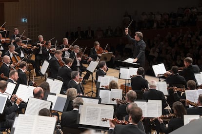 Jakub Hrůša y la Filarmónica de Viena durante su interpretación de la suite de la ópera ‘La zorrita astuta’ de Leoš Janáček.