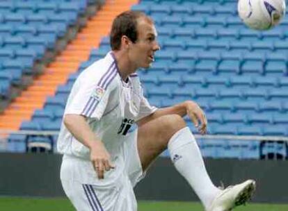 Robben, en su presentación en el Bernabéu como jugador del Madrid.