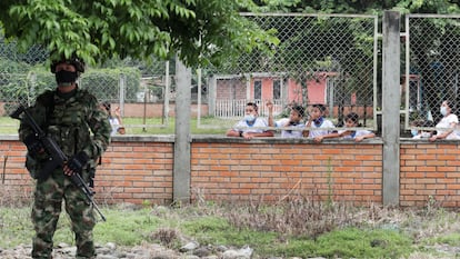 El departamento colombiano del Putumayo, fronterizo con Ecuador y Perú y escenario de algunos de los episodios más violentos del conflicto armado, sigue desangrándose cinco años después del acuerdo de paz, con dos firmantes asesinados en menos de una semana. EFE/ Carlos Ortega