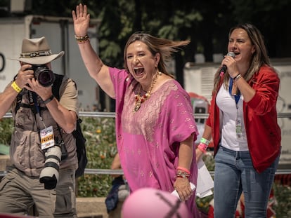 Xóchitl Gálvez recibió la constancia como candidata presidencial de la coalición Frente Amplio por México, en el Ángel de la Independencia, en la capital del país, el 3 de septiembre de 2023.