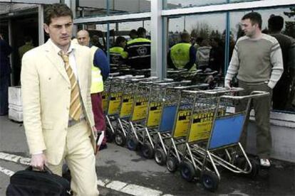 Casillas, a su llegada hoy al aeropuerto de Belgrado.