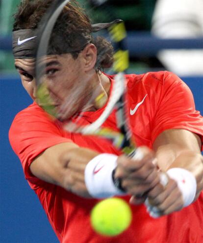 Nadal, ayer en su partido ante Federer en Abu Dabi.