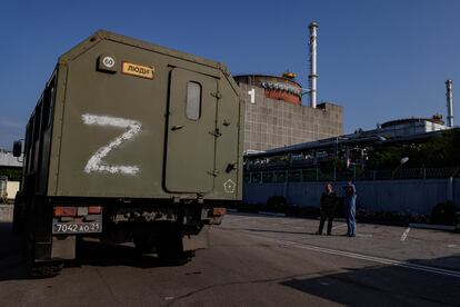 Un camión militar ruso, en la central nuclear de Zaporiyia, el pasado 15 de junio.