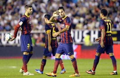 Barcelona&#039;s midfielder Cesc F&agrave;bregas (c) gestures after scoring against Rayo Vallecano.