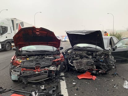 Dos de los ocho vehículos implicados en el accidente de la M-45.