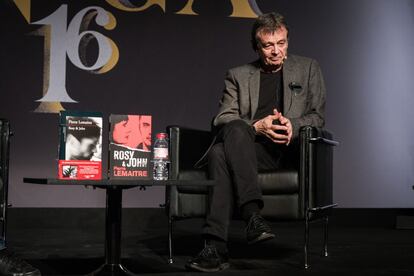 Pierre Lemaitre, uno de los grandes del 'polar' francés actual, durante su intervención en el festival BCNegra.