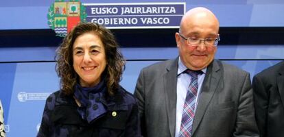 Cristina Uriarte y Patxi Baztarrika este miércoles en la presentación del traductor de euskera.