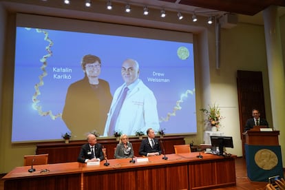 El jurado de la Academia Nobel, anuncia el premio de Medicina para Katalín Karikó y Drew Weissman.